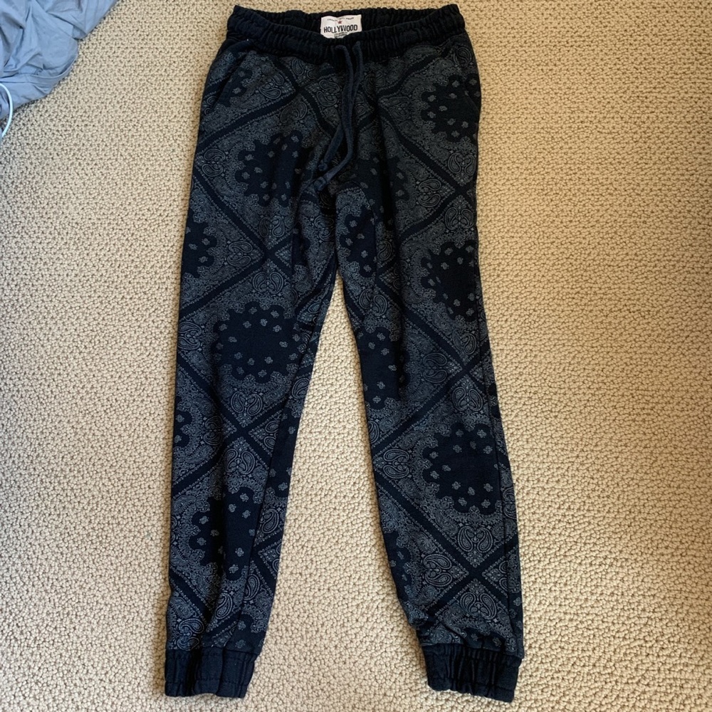 bandana print black joggers/sweatpants🖤🕷